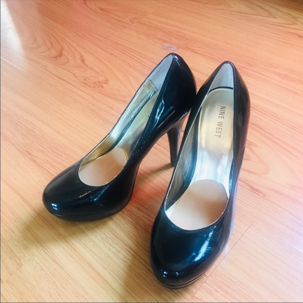 Nine West size 7 black shoes